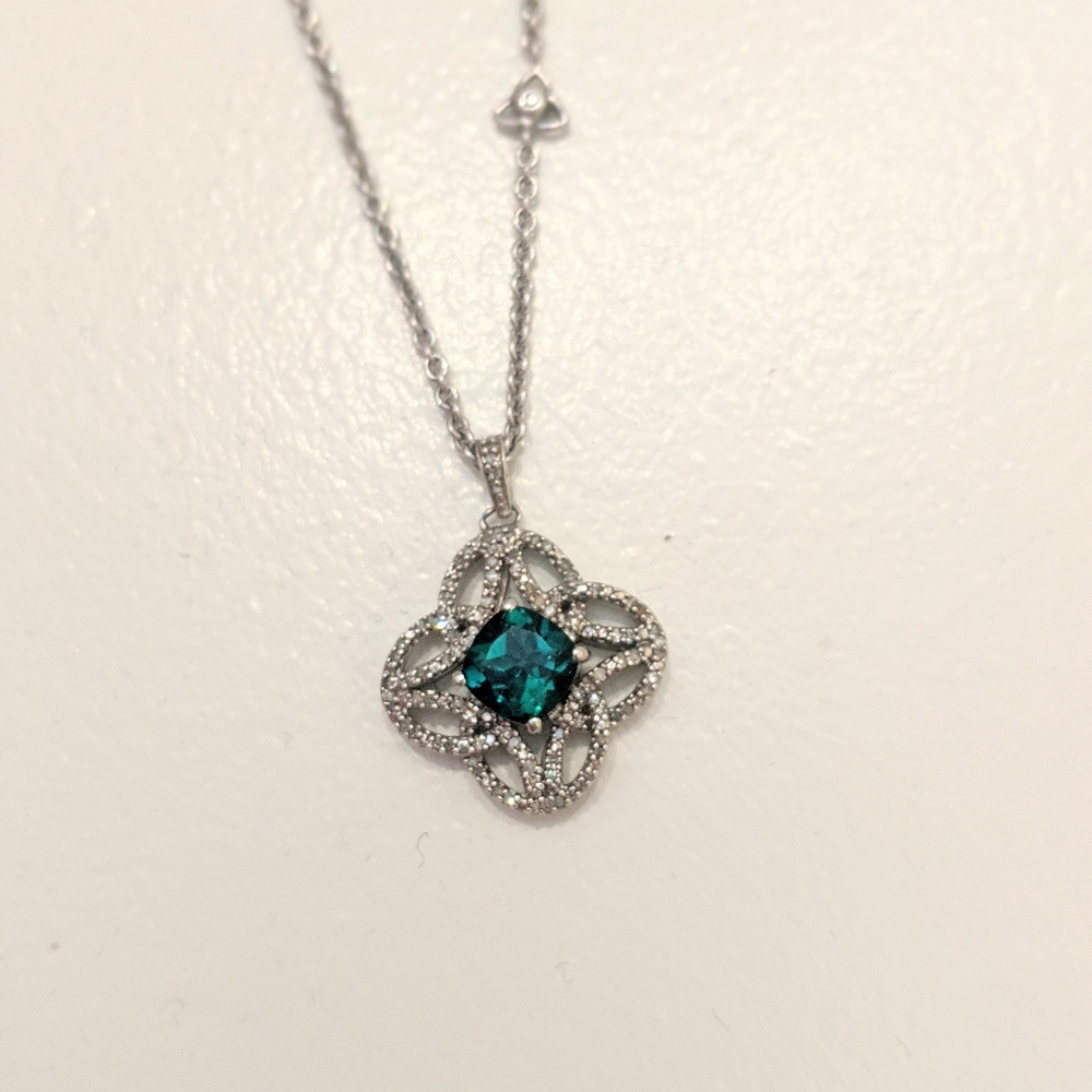 EUC sterling silver green stone filigree pendant